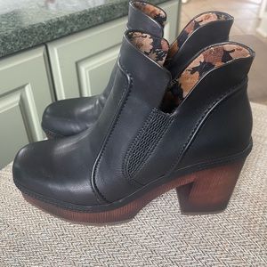 Korks Black Clog Bootie, size 6.